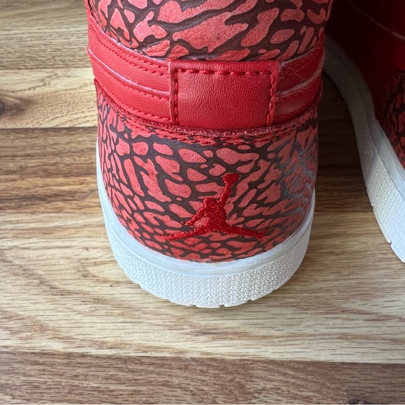 2015 AirJordan 1 Retro High Red Elephant Print sneakers 839115-600 - Picture 6 of 13